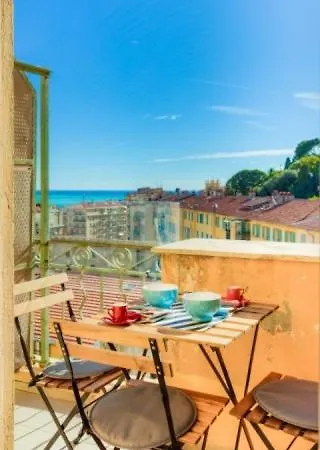 Le Palais Du Chateau Port De Antiquaires * Nice